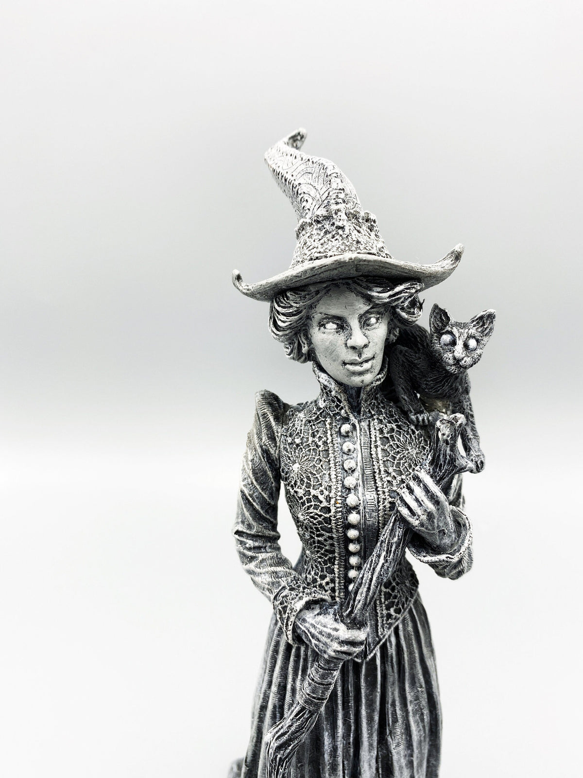 Victorian Witch Statue, Hand Painted Resin Sculpture | Gothic Victorian Folklore Figurine | Pagan Witch with Familiars Spooky Home Decor