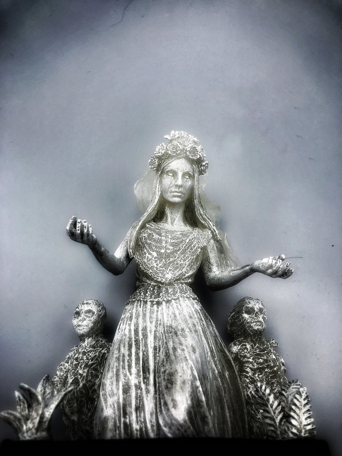 La Llorona, The Weeping Woman Statue, Hand Painted Resin Sculpture | Latin American Folklore Ghost Figurine | Dark Art for Spooky Home Decor