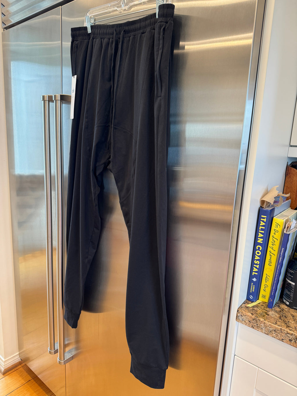 Alo Yoga Conquer Revitalize Black Joggers