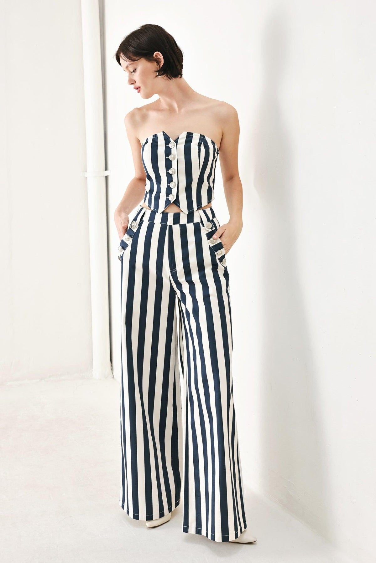 NAVY BLOSSOM WOVEN TUBE TOP