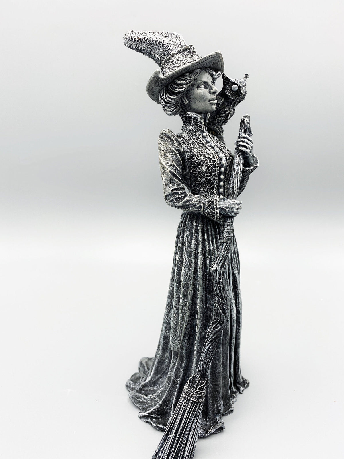 Victorian Witch Statue, Hand Painted Resin Sculpture | Gothic Victorian Folklore Figurine | Pagan Witch with Familiars Spooky Home Decor