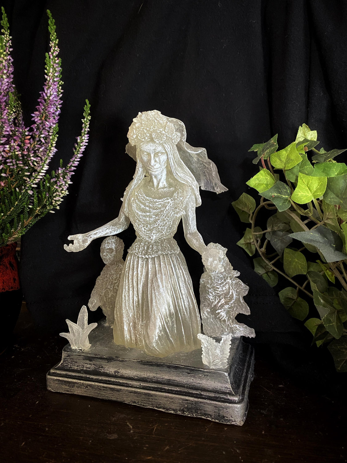 La Llorona, The Weeping Woman Statue, Hand Painted Resin Sculpture | Latin American Folklore Ghost Figurine | Dark Art for Spooky Home Decor